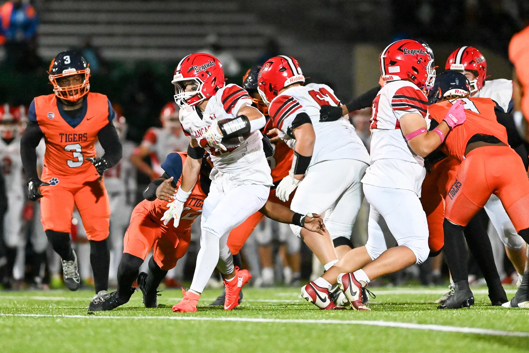 RB hitting the hole