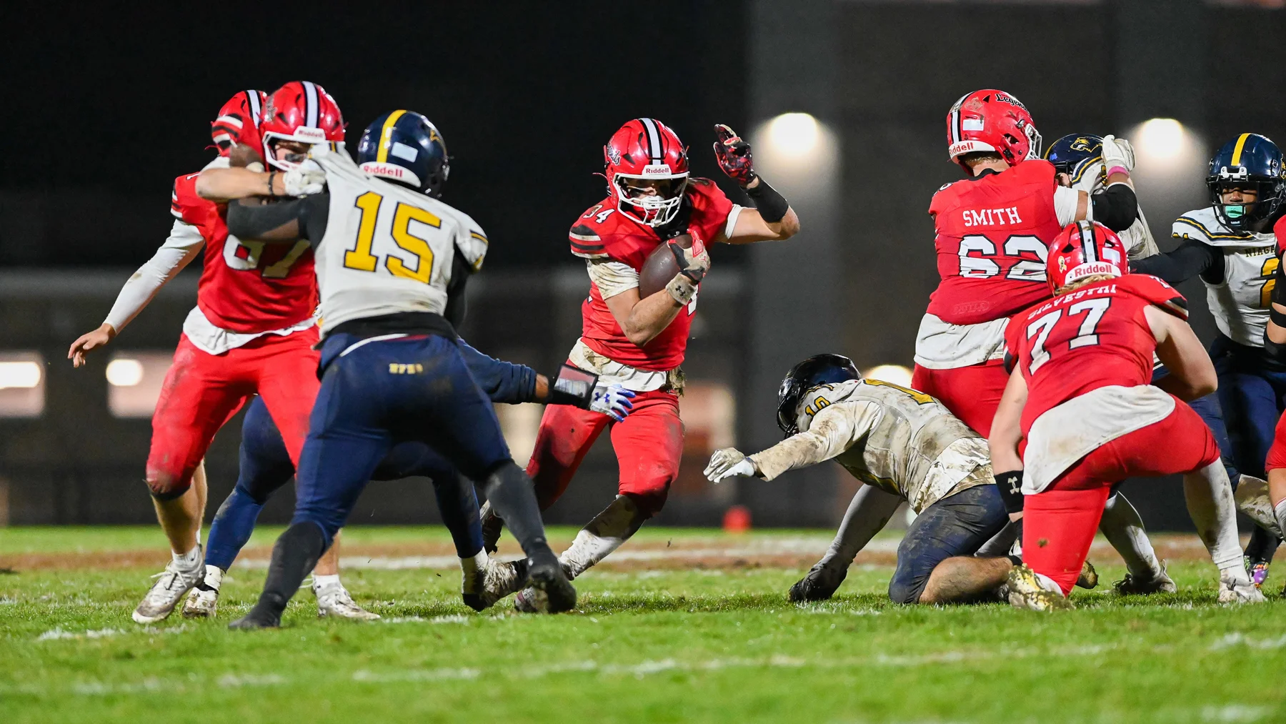 RB hitting the hole